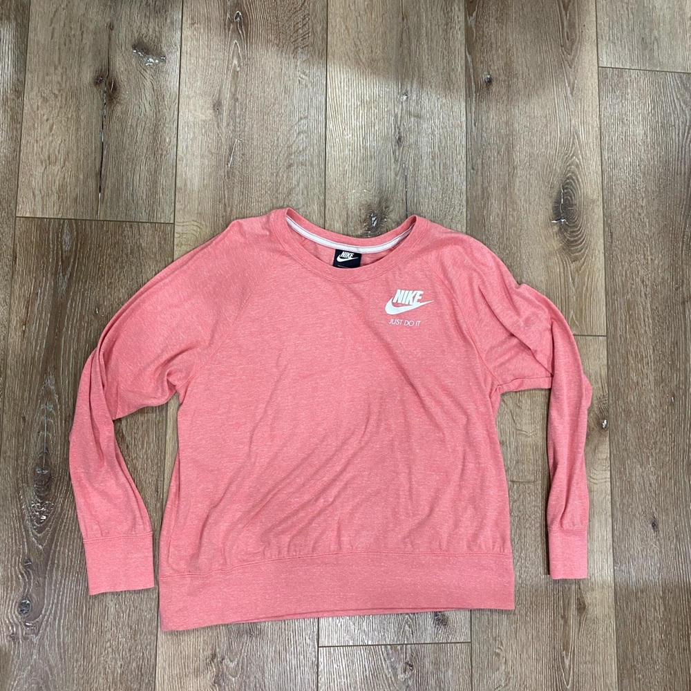 Nike top